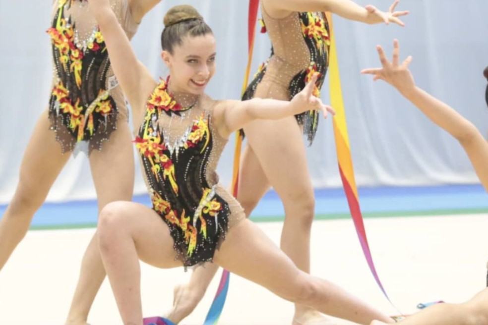 Isabelle Marciniak foi campeã brasileira de ginástica rítmica quando tinha 14 anos. — Foto: Reprodução/Redes Sociais