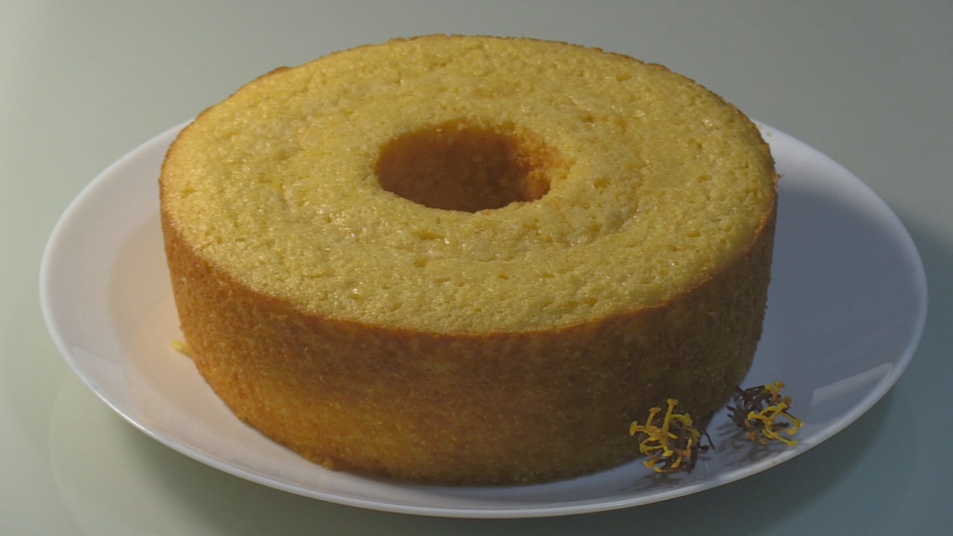 Bolo de flocão de milho: aprenda a preparar a receita sem glúten e sem lactose