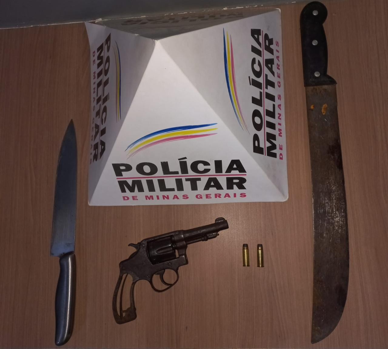 Homem é preso por violência doméstica e porte ilegal de arma em Manhuaçu
