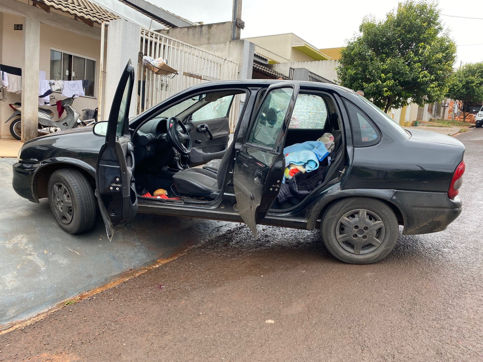 Detento é executado a tiros na frente da família logo após deixar centro de reintegração para saída temporária, no Paraná