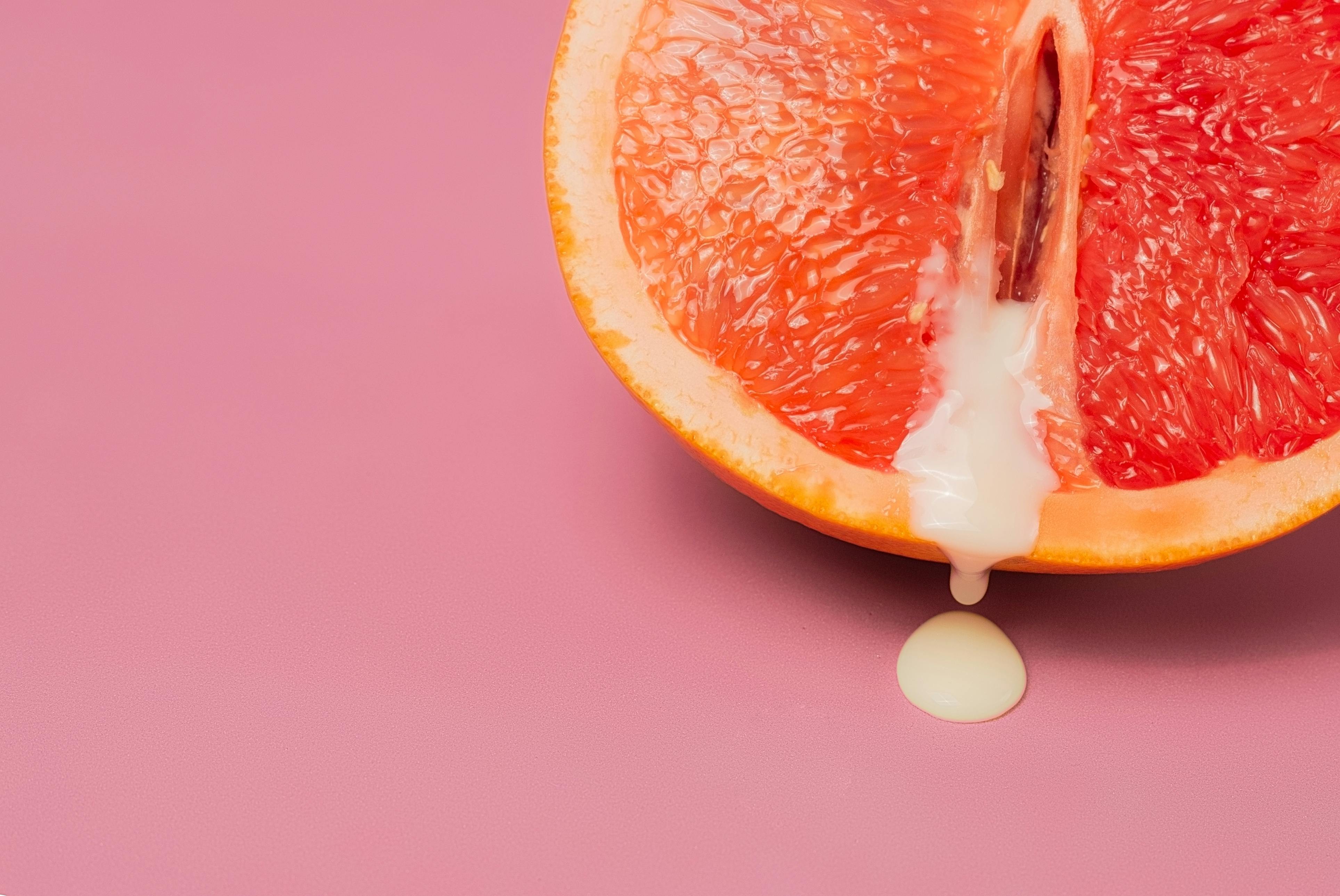 Orgasmo pode mesmo vir com riso, choro ou dor de cabeça? Pesquisa explica