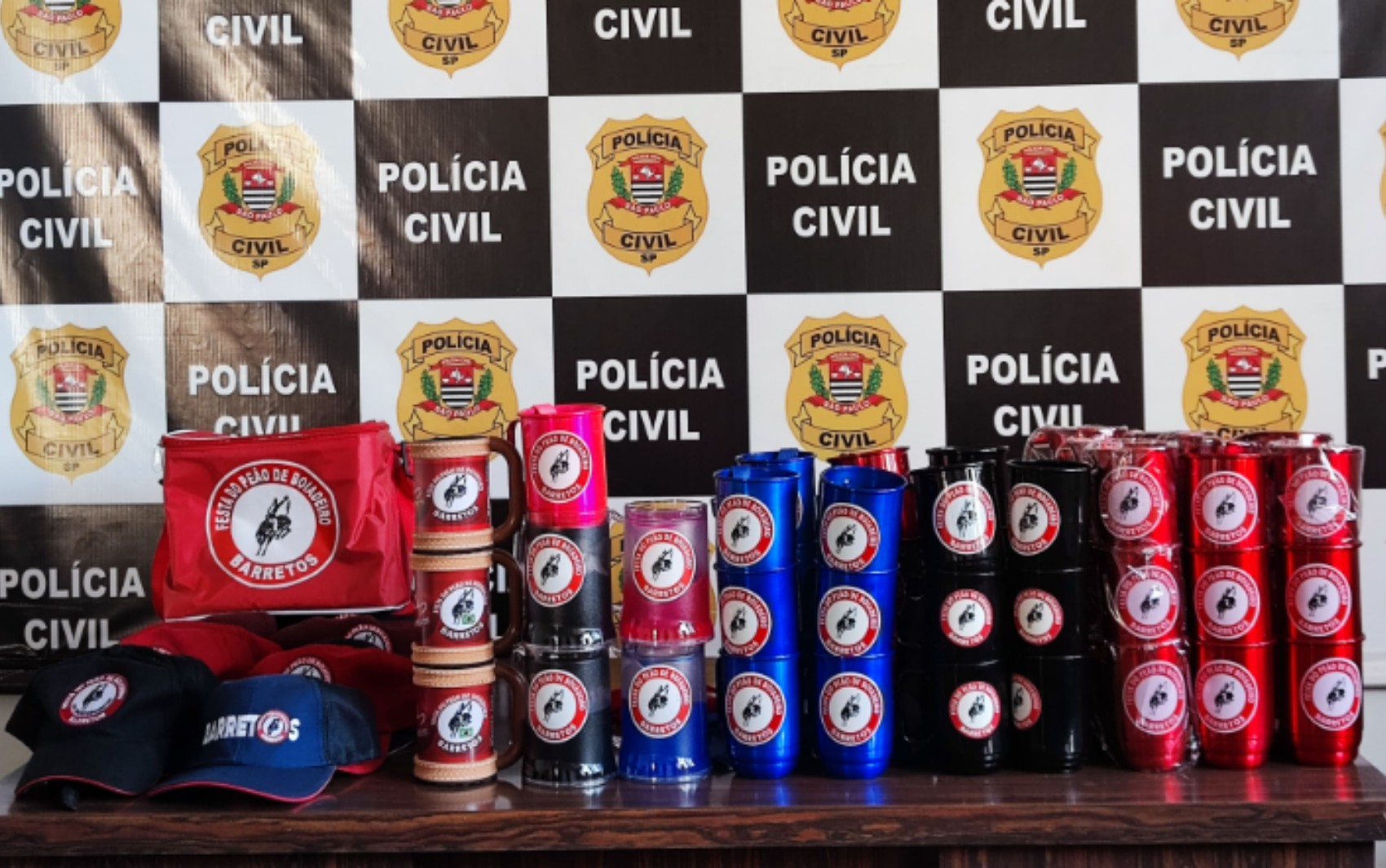 Polícia apreende mais de 120 kg de produtos falsificados com a marca da Festa do Peão 