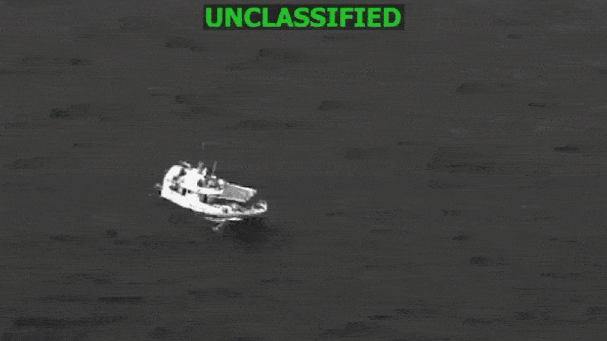 VÍDEO: EUA interceptam e explodem barco usado por grupo considerado terrorista em operação com Equador