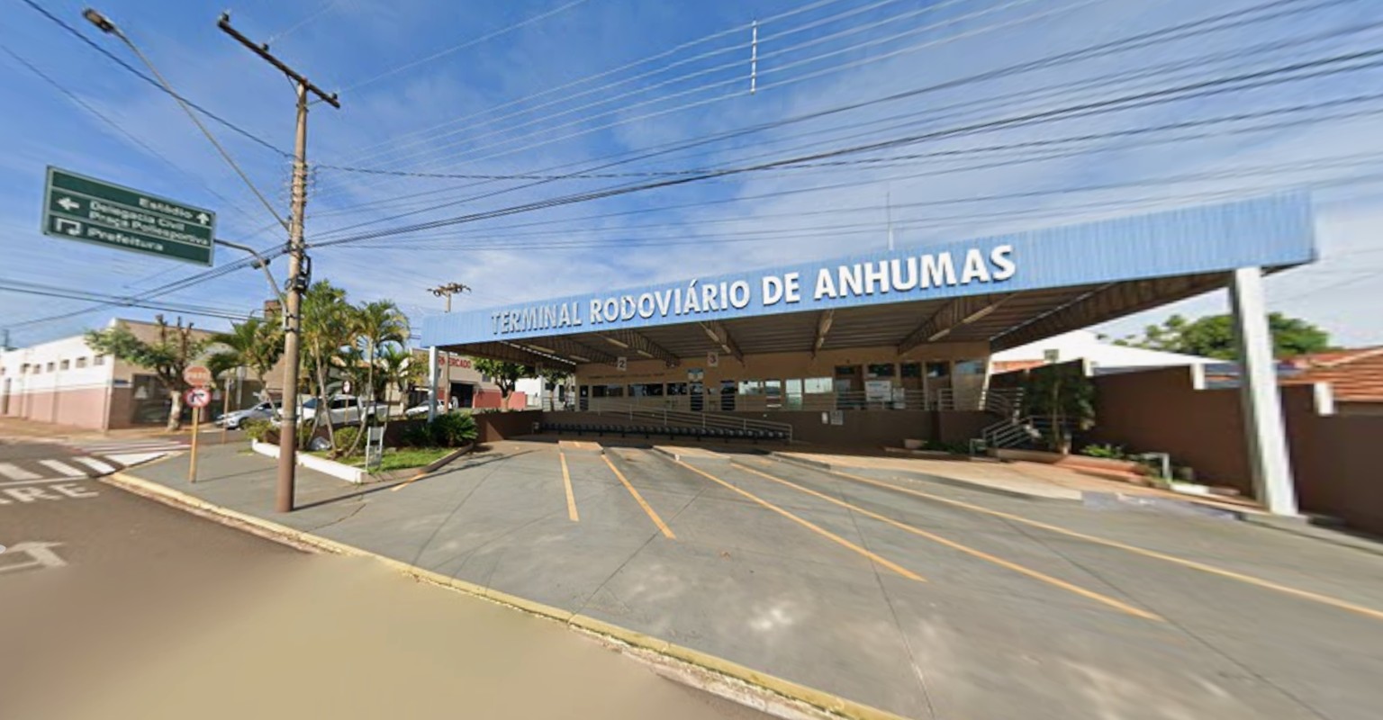 Homem morre atropelado por ônibus próximo à rodoviária de Anhumas