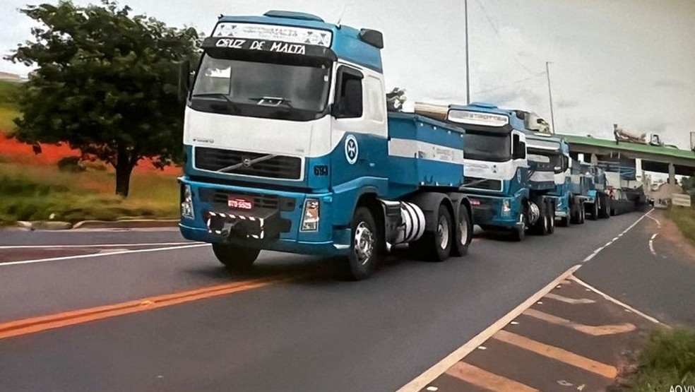 Megacarga no per&iacute;metro urbano de Uberl&acirc;ndia &mdash; Foto: TV Integra&ccedil;&atilde;o