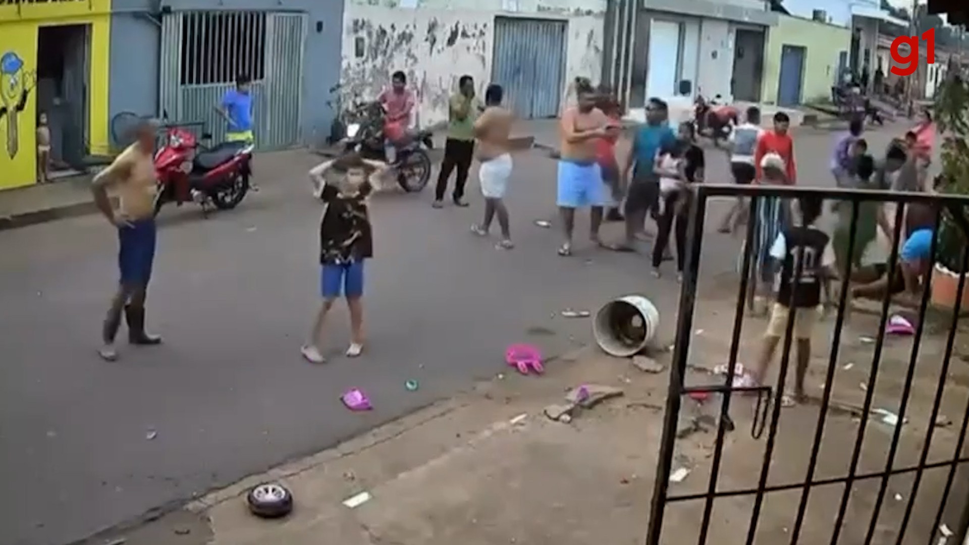 VÍDEO: Duas crianças e uma mulher são atingidas por caminhonete no MA; motorista foge sem prestar socorro