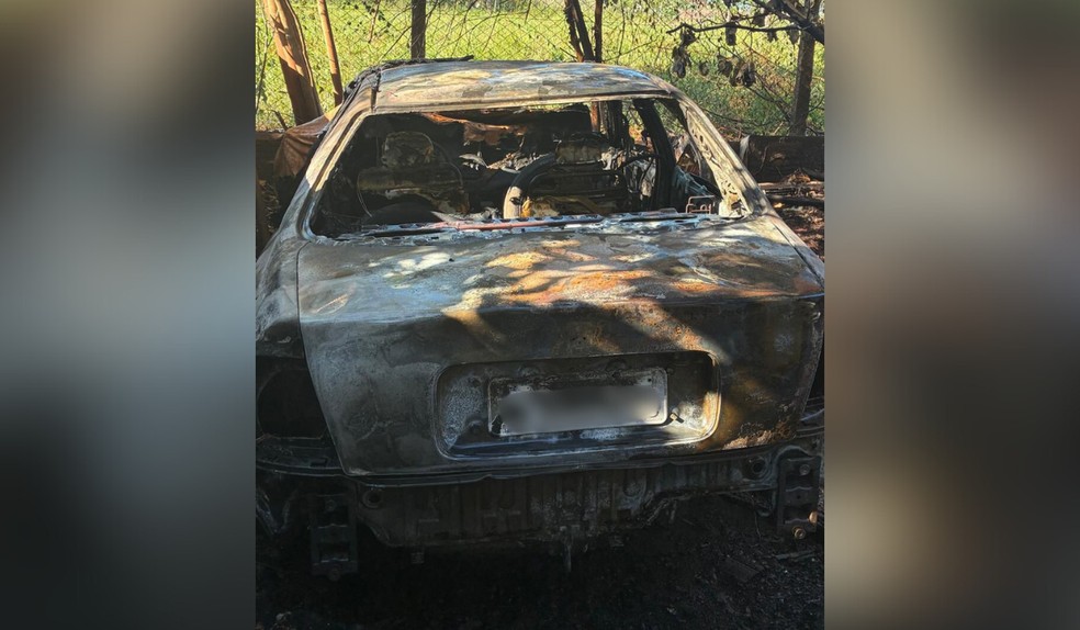 Incêndio atinge residência e destrói veículos estacionados em Euclides da Cunha Paulista (SP) — Foto: Pontal News/Imagem Cedida