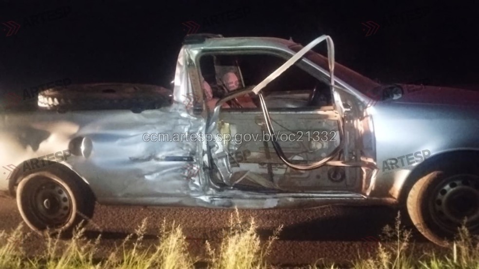 3 de 3
Ve&iacute;culo saiu de um canavial e atingiu a lateral da moto ao cruzar a pista. &mdash; Foto: CCO da Concession&aacute;ria EIXO SP/Divulga&ccedil;&atilde;o