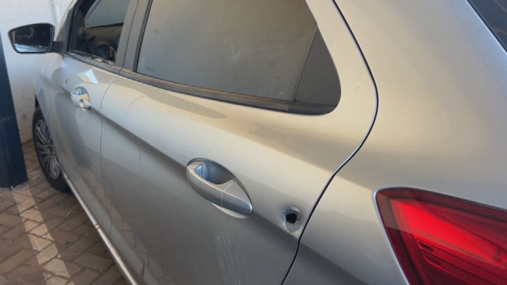 Criança no banco de trás é baleada após pai com drogas no carro fugir da polícia no interior de SP