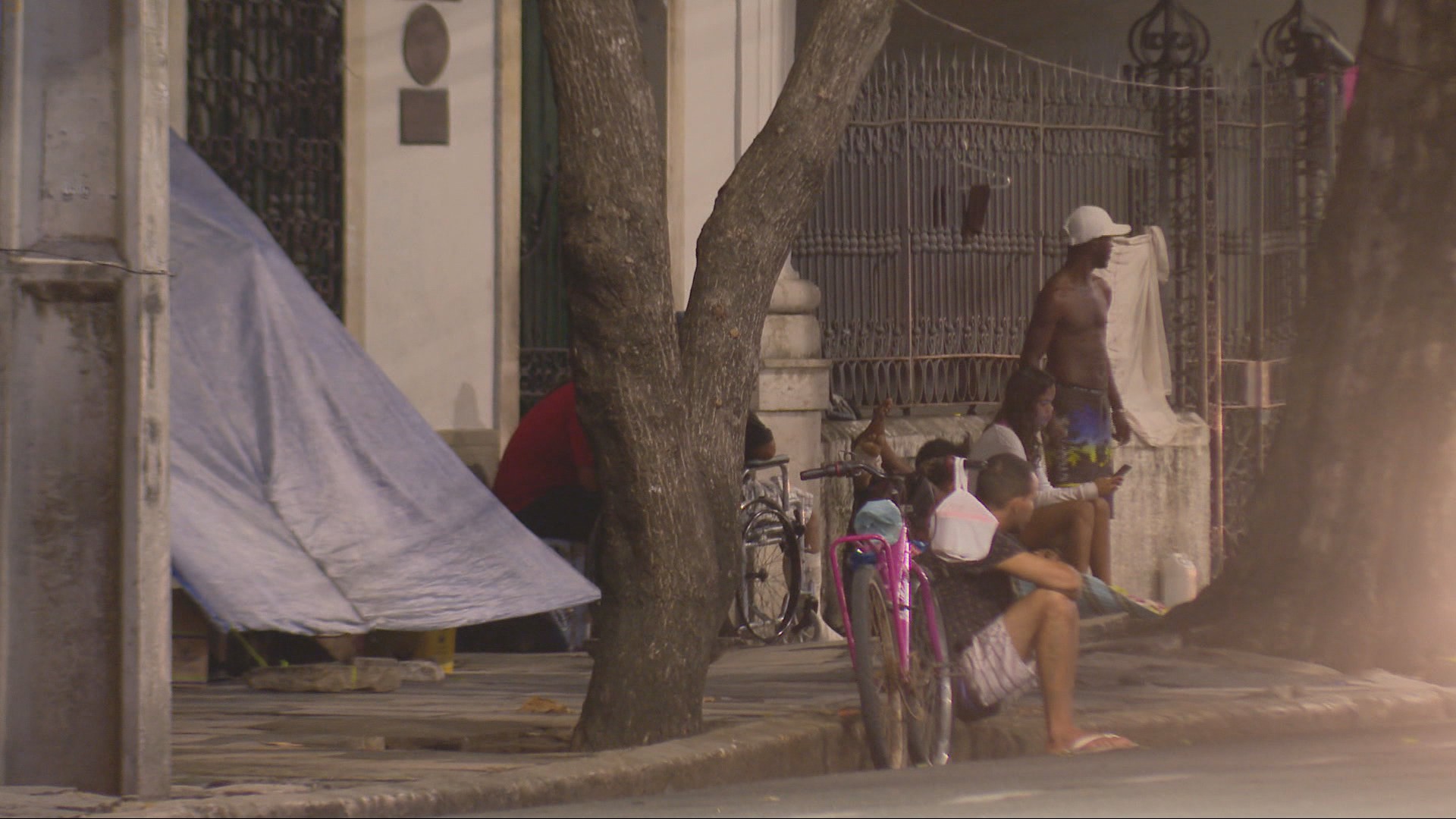 População em situação de rua aumenta quase 10% em MG em 2025 e se mantém como a 3ª maior do país, diz UFMG