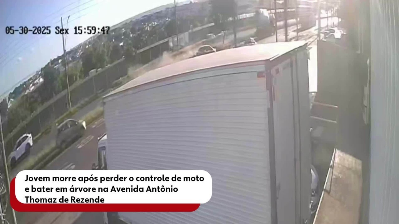 Jovem morre após perder o controle de moto e bater em árvore | G1