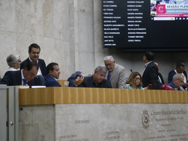 Vereadores de SP durante sessão de votação da privatização da Sabesp — Foto: Paulo Pinto/Agência Brasil