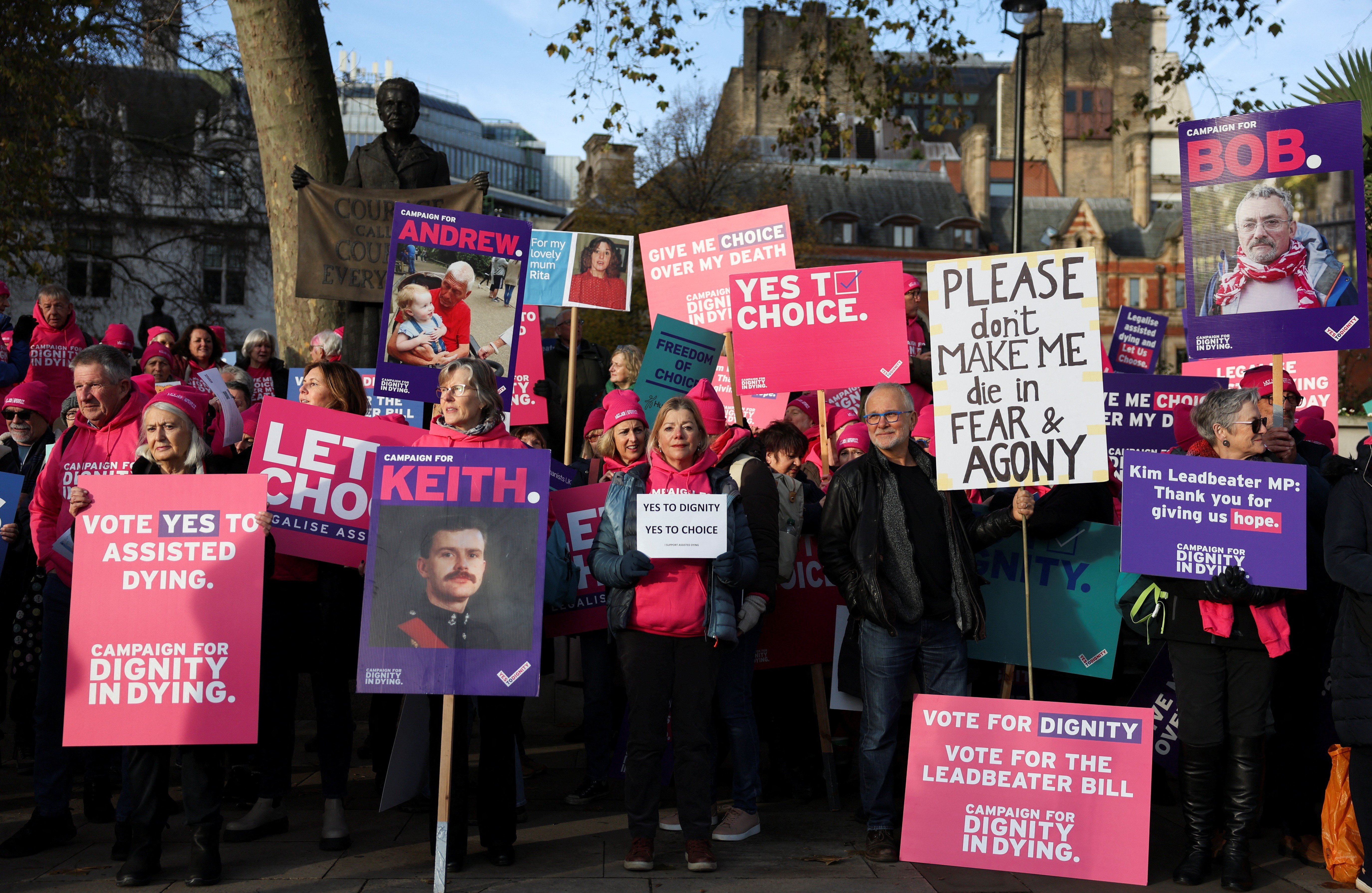 Deputados britânicos aprovam projeto que legaliza morte assistida na Inglaterra e no País de Gales