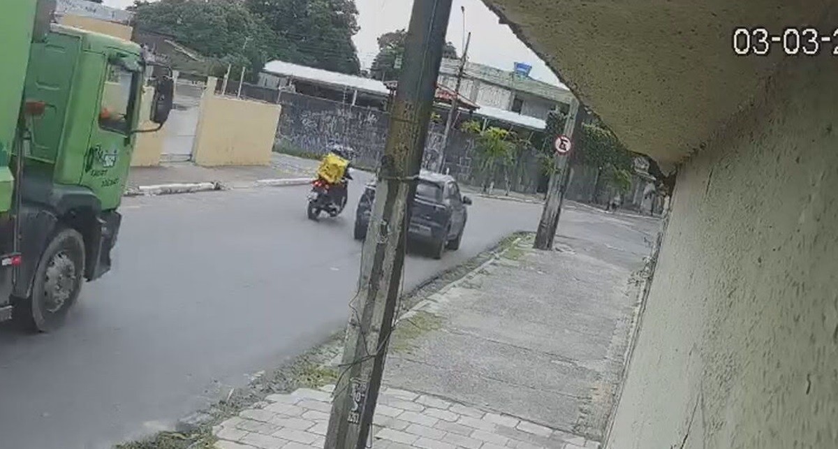 Empresário é assassinado a tiros após perseguição de moto no Recife; VÍDEO