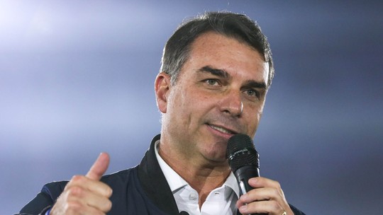 Flávio Bolsonaro destinou emenda a miliciano condenado no caso Marielle