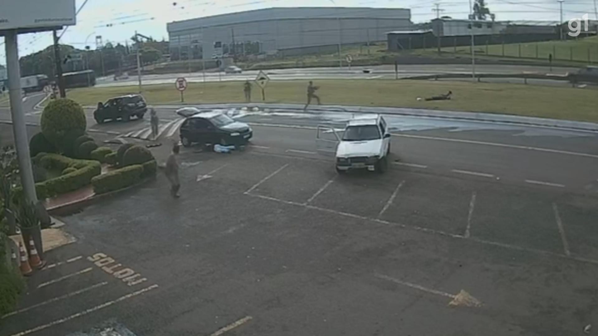 VÍDEO: tentativa de assalto é interrompida por policiais na BR-277, em Cascavel