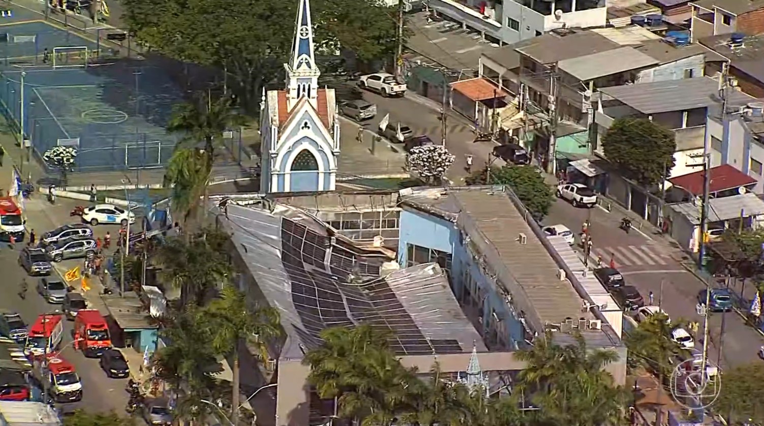 69 dias após tragédia que deixou duas pessoas mortas, Santuário de Nossa Senhora da Conceição inicia montagem de teto que desabou