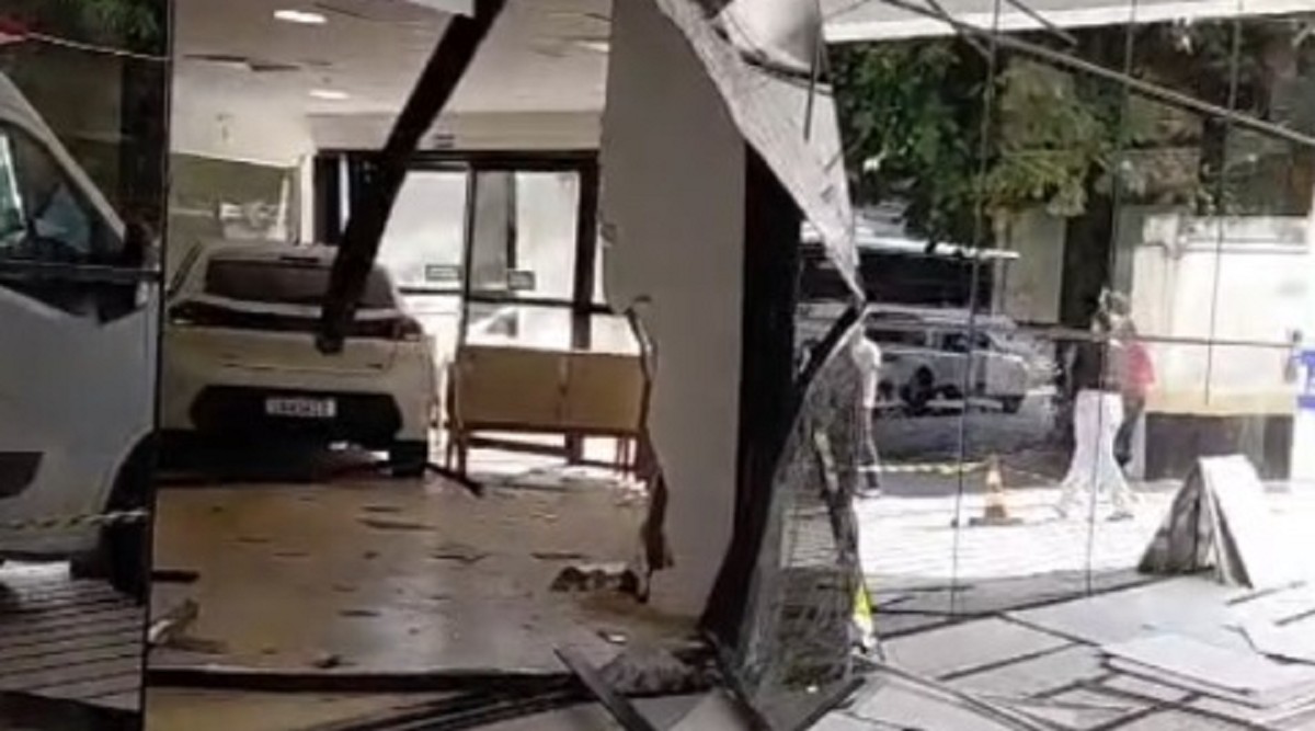 Veículo perde controle, invade hospital e deixa dois feridos em Belém