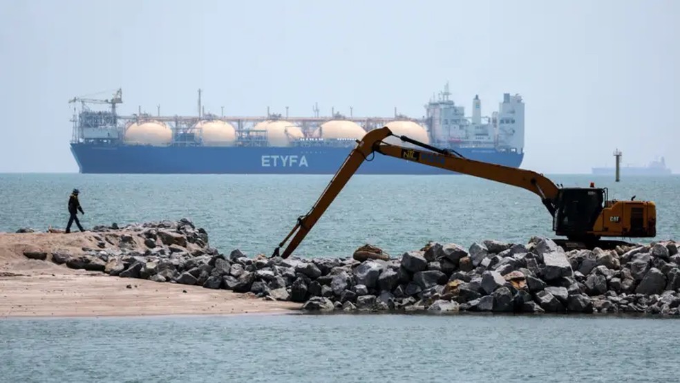 Malaca é uma das principais artérias do fluxo de comércio global — Foto: EPA