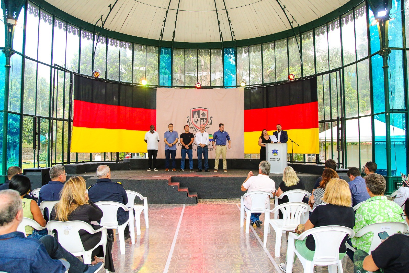 Petrópolis comemora 182 anos com homenagens e festa germânica no Palácio de Cristal