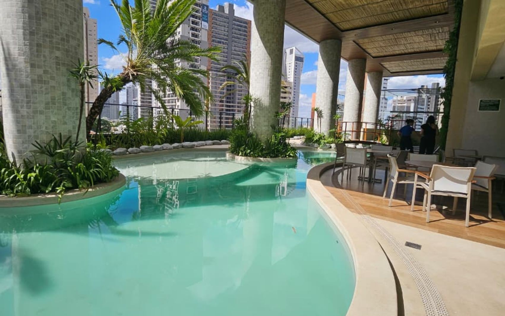 Elevador para carros e custo de até R$ 10 milhões: conheça detalhes exclusivos de apartamentos de luxo na capital