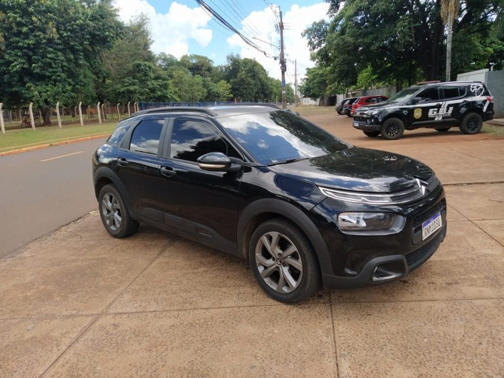 Carro utilizado pelos suspeitos dos crimes — Foto: Polícia Civil/Divulgação
