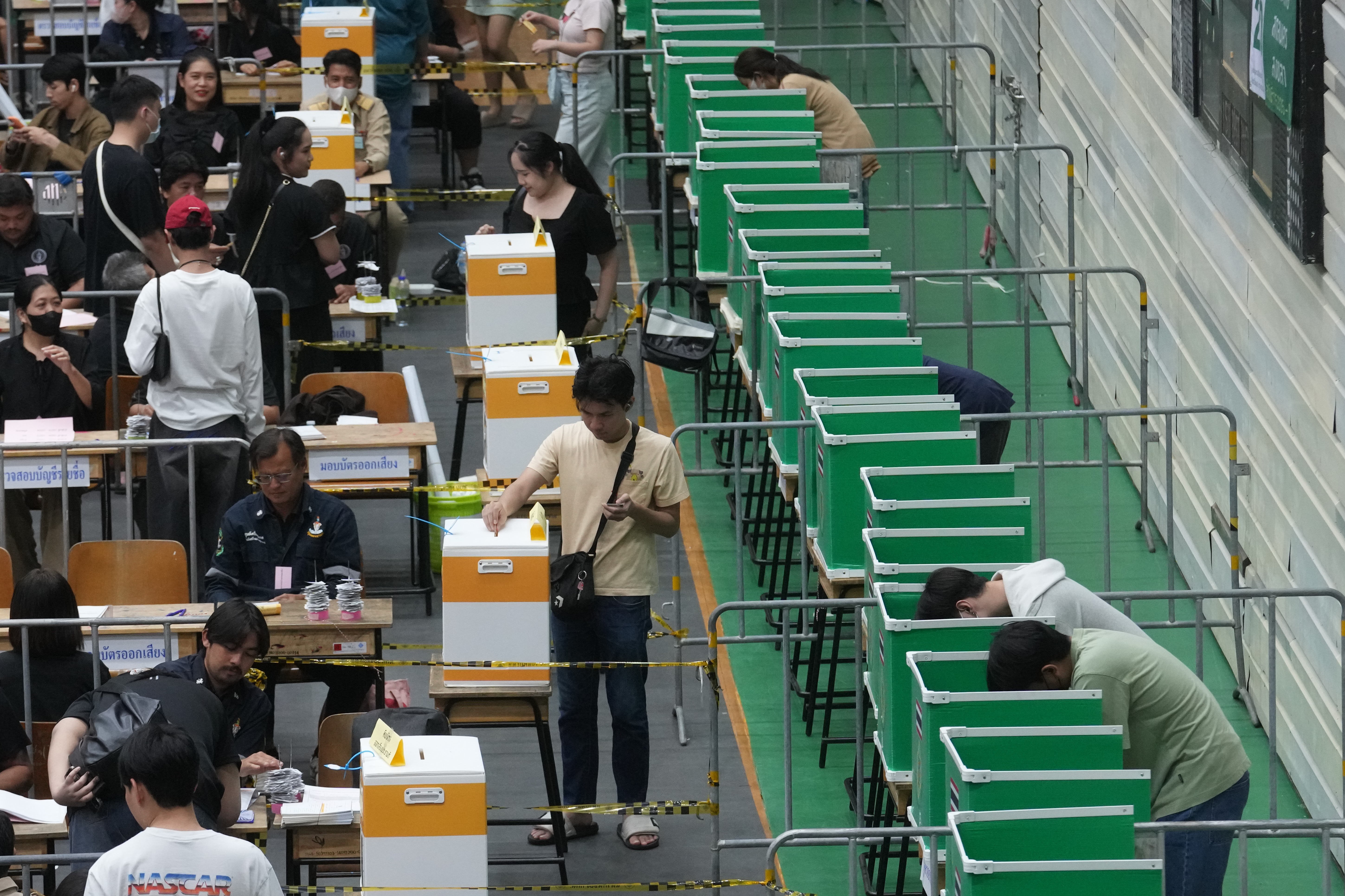 Eleições na Tailândia: contagem inicial de votos coloca partido conservador à frente