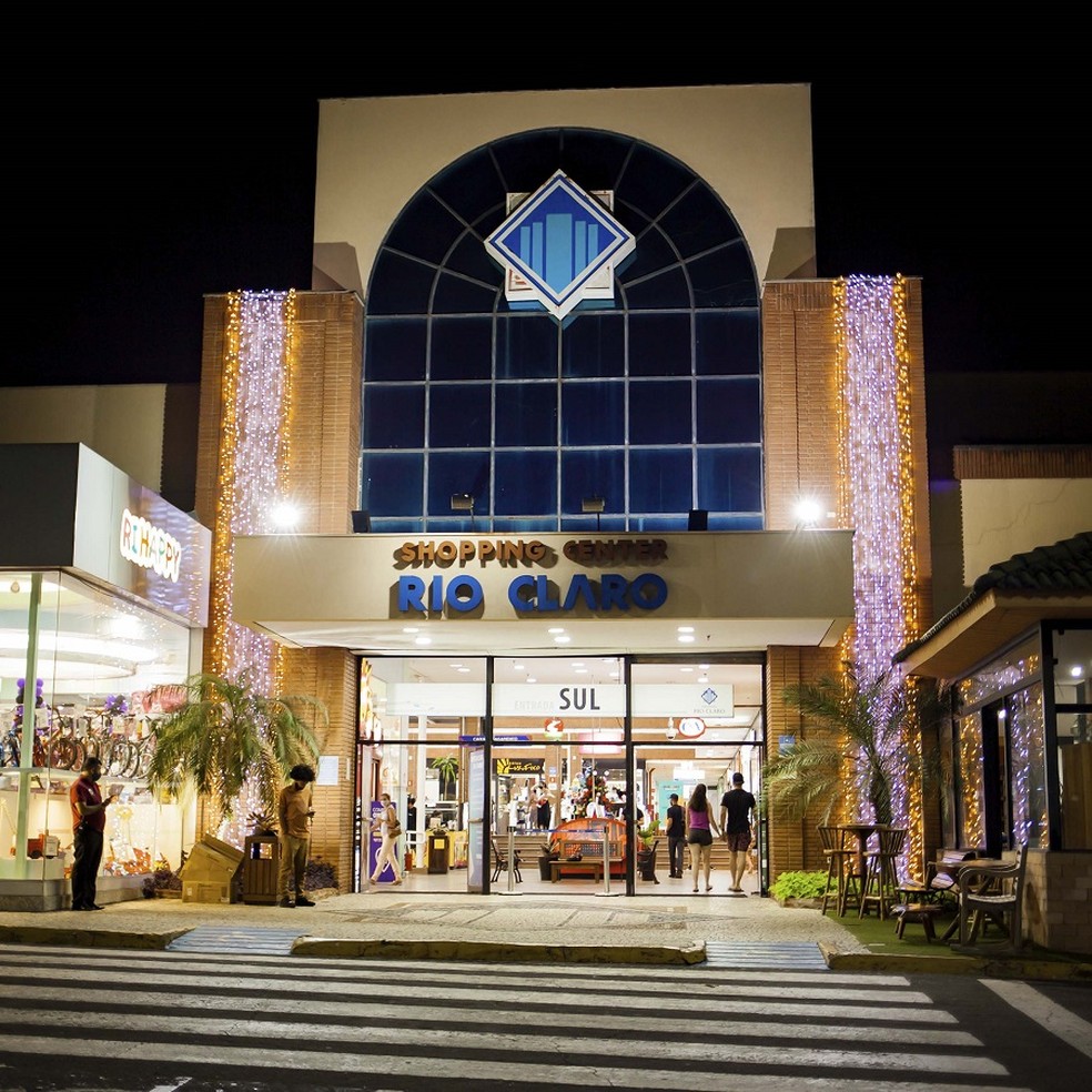 Shopping Jaraguá Araraquara - Esse labirinto chegou para desafiar o seu medo.  Em uma semana no Shopping Jaraguá já mobilizou centenas de corajosos que  arriscam sua sorte para encontrar a saída e