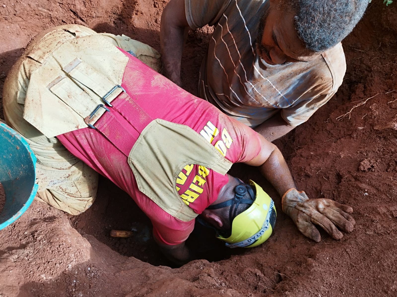 Trabalhadores ficam feridos após deslocamento de terra em obras de terminal, em Senador Canedo