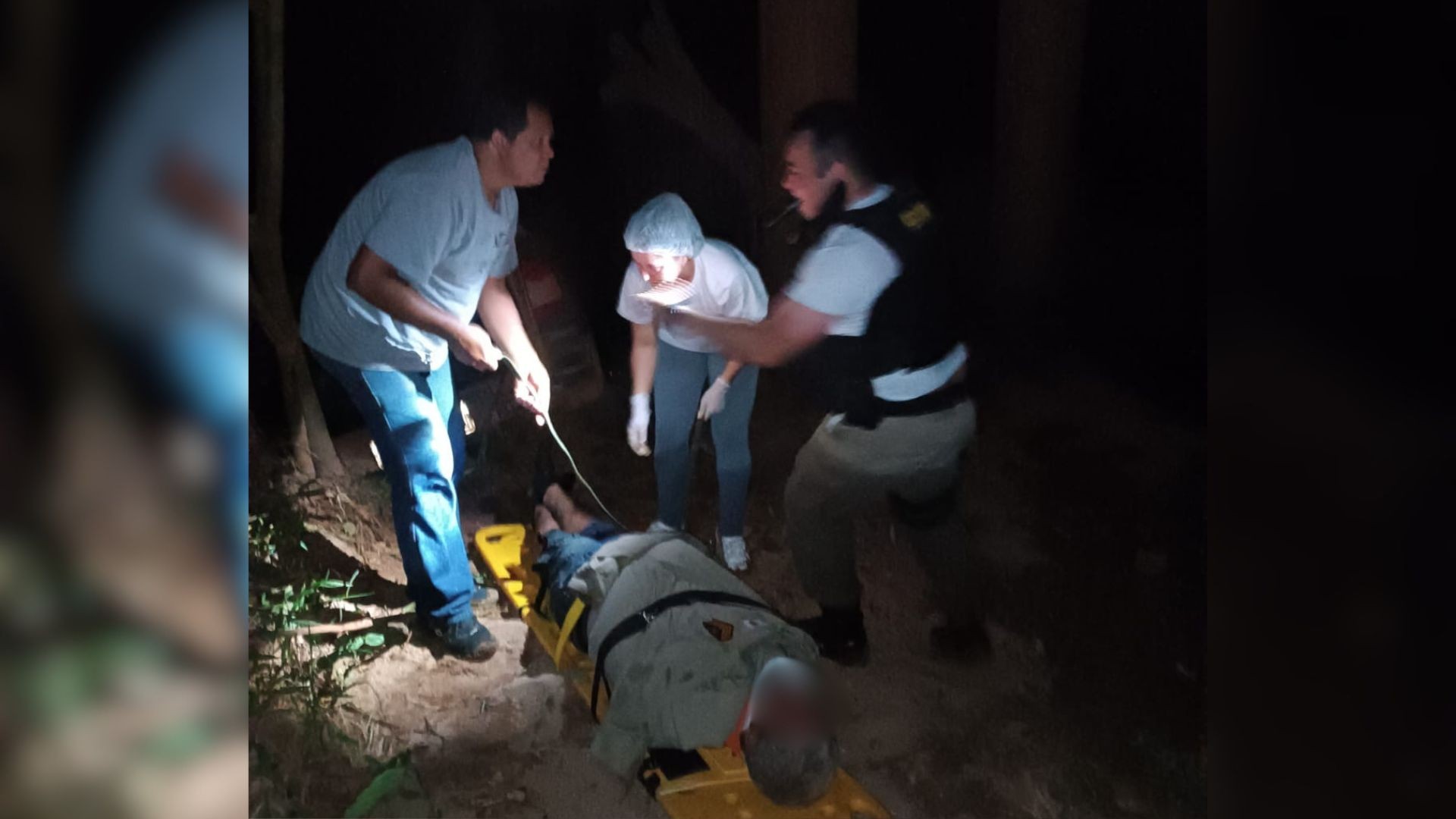 Policiais usam farda e correias de fuzis para resgatar motorista ferido após cair de ponte em MG; VÍDEO