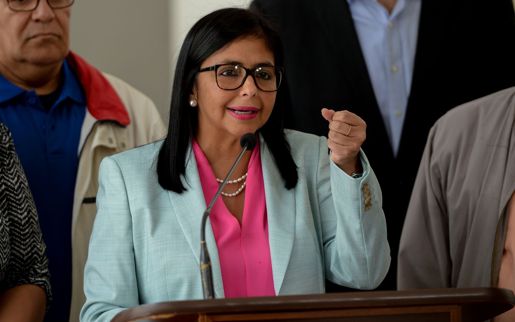 Militares venezuelanos reconhecem Delcy Rodríguez como presidente interina