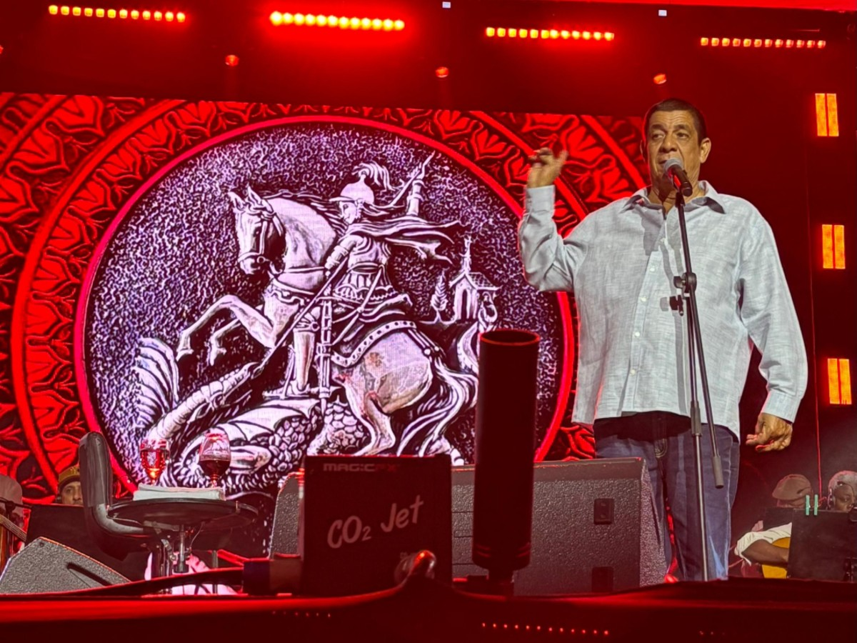Zeca Pagodinho esbanja carisma e transforma arena da Festa Junina de Votorantim em grande roda de samba