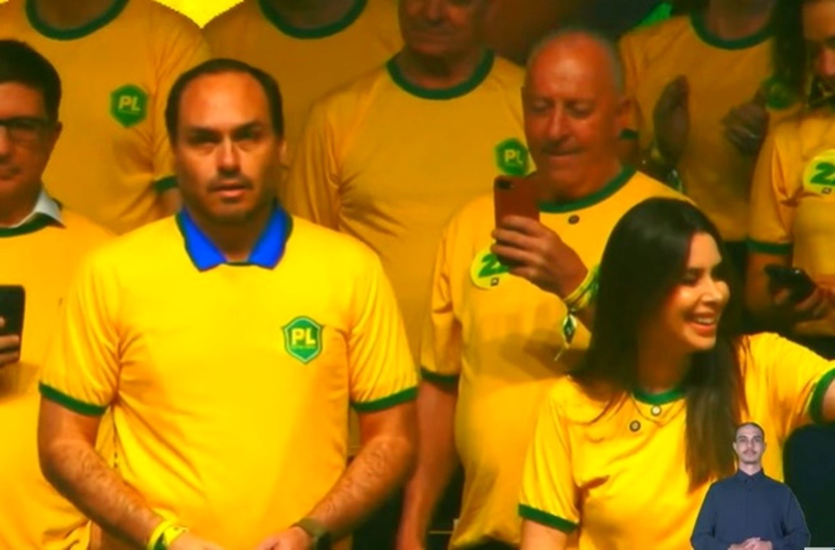 Carlos Bolsonaro é lançado pré-candidato ao Senado por Santa Catarina em evento do PL
