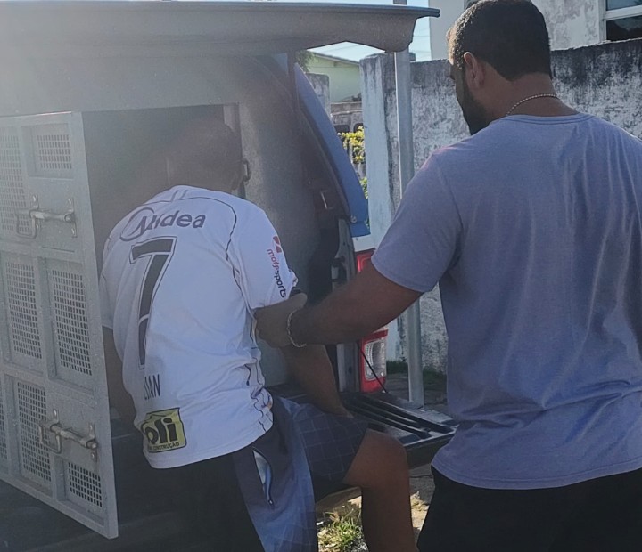 Investigado por estuprar criança é preso após descumprir medida protetiva; homem morava na mesma casa da vítima 