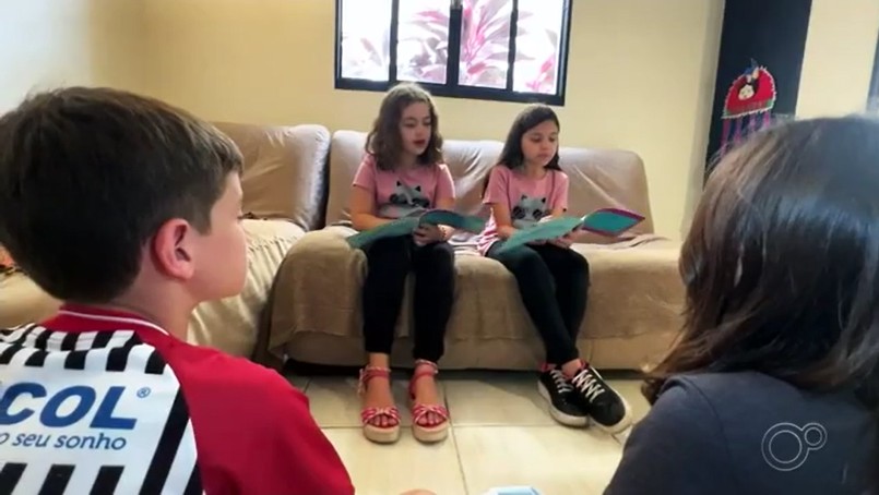 Meninas de 7 e 8 anos escrevem livro sobre bullying no interior de SP: 'Todo mundo é igual'