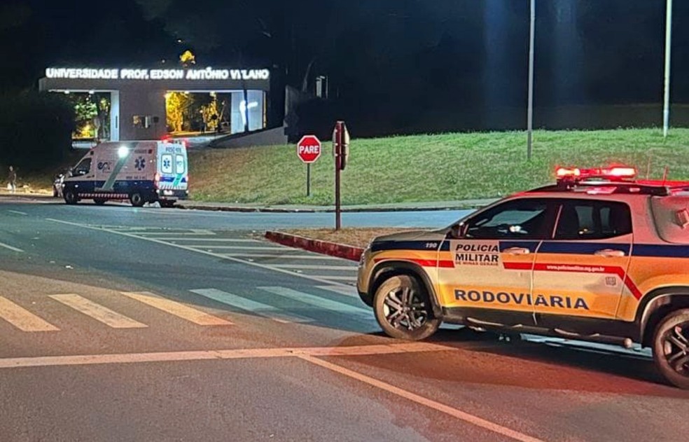 Três pessoas são atropeladas na MGC-491, no trevo de Alfenas, MG — Foto: Corpo de Bombeiros