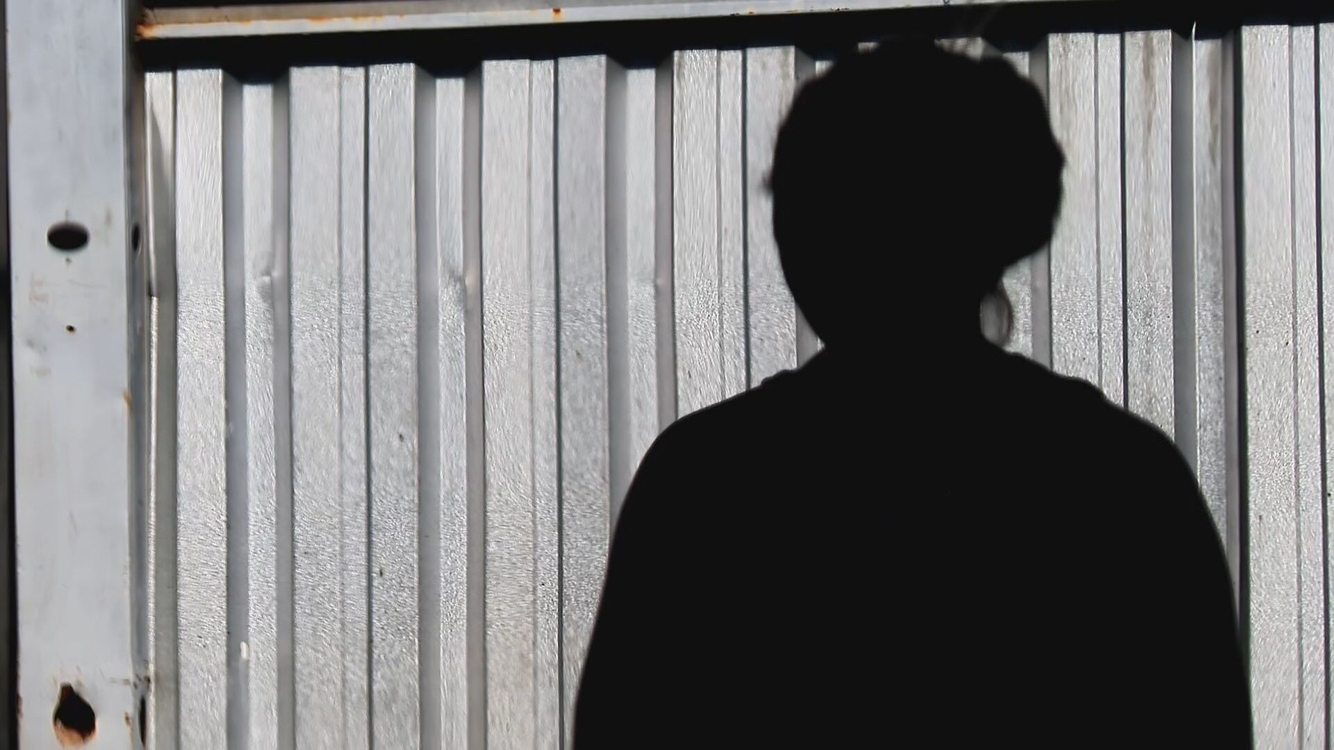 Criança de 7 anos sofre ofensas racistas em escola particular no DF