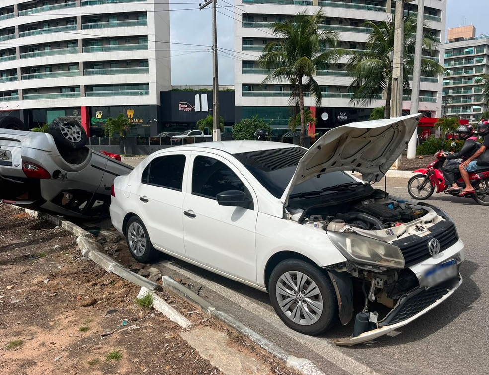 Acidente na rotat&oacute;ria de Ponta Negra, em Natal &mdash; Foto: Philipe Salvador/Inter TV Cabugi