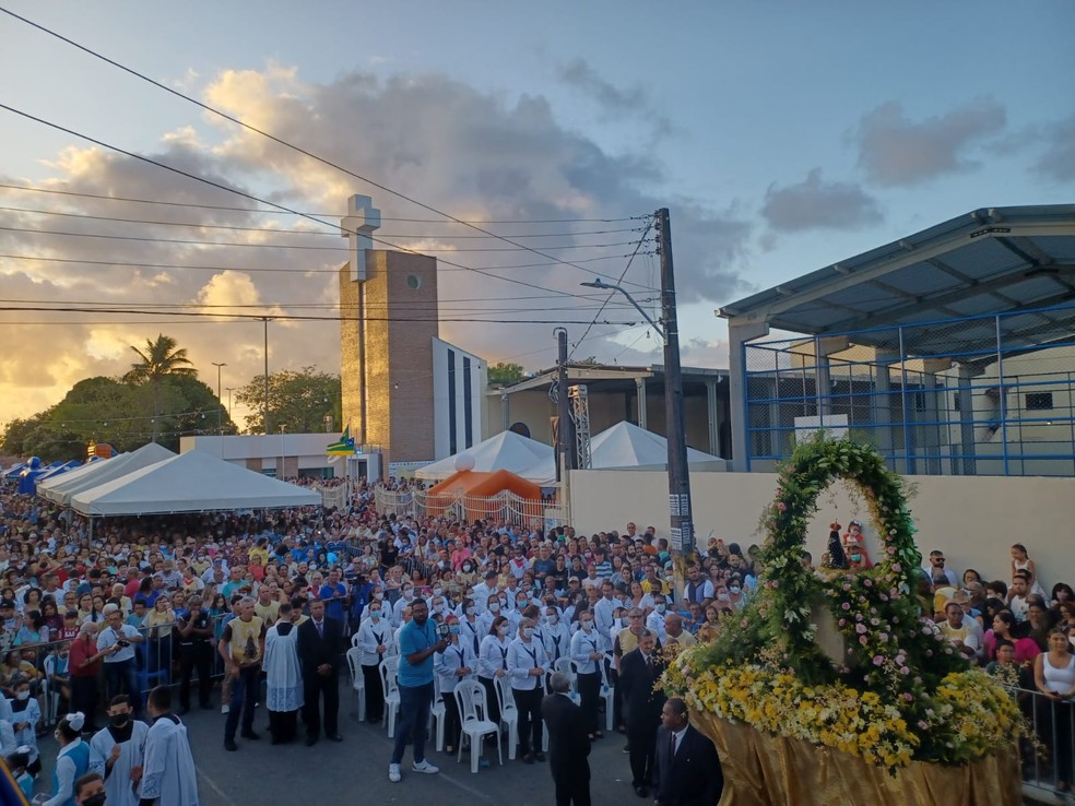 Missa campal em frente ao Santuário de Aparecida em Aracaju (SE). — Foto: Lays Rocha/ TV Sergipe/Arquivo