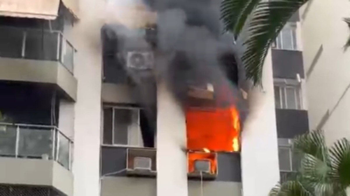 Incêndio atinge apartamento na Tijuca, na Zona Norte do Rio