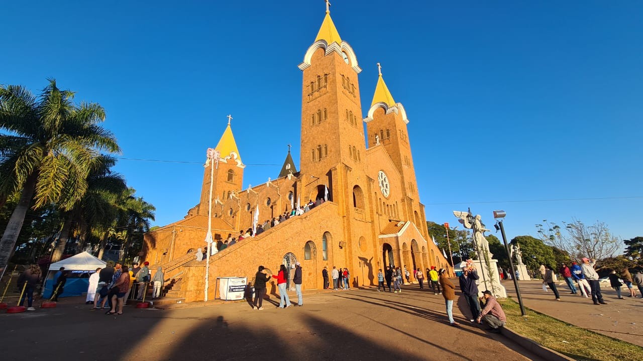 Festa de Nossa Senhora da Abadia espera receber mais de 1 milhão de fiéis em Romaria; veja a programação