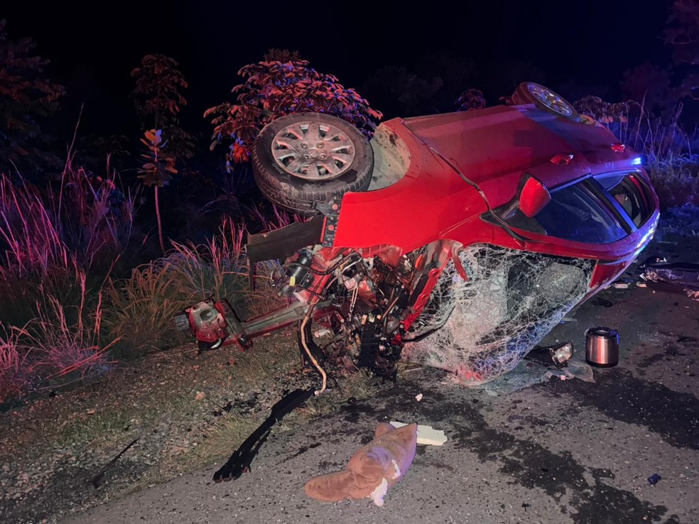 Estado em que ficou o carro em que estavam as vítimas — Foto: Reprodução