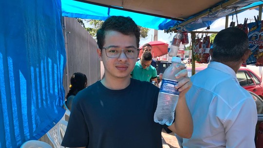 Jovem encara 2º dia de provas do Enem sem comida em Roraima: 'aguento só com água'