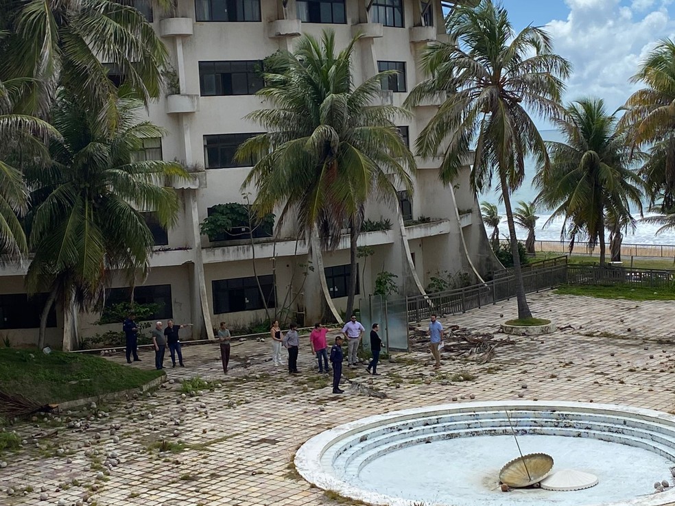 Inspeção à estrutura do Hostal Parque da Costeira aconteceu nesta quarta (17) em Natal — Foto: Pedro Trindade/Inter TV Cabugi