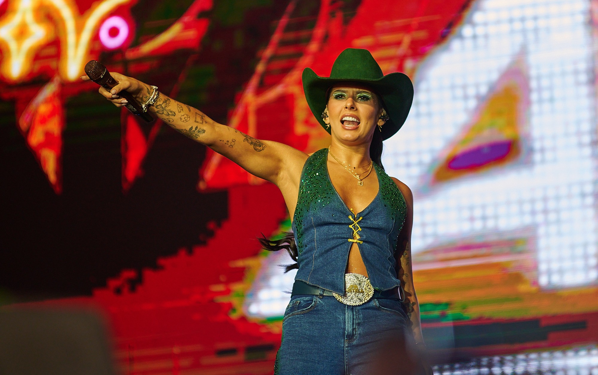 Ana Castela é confirmada no Réveillon 2027 de Florianópolis