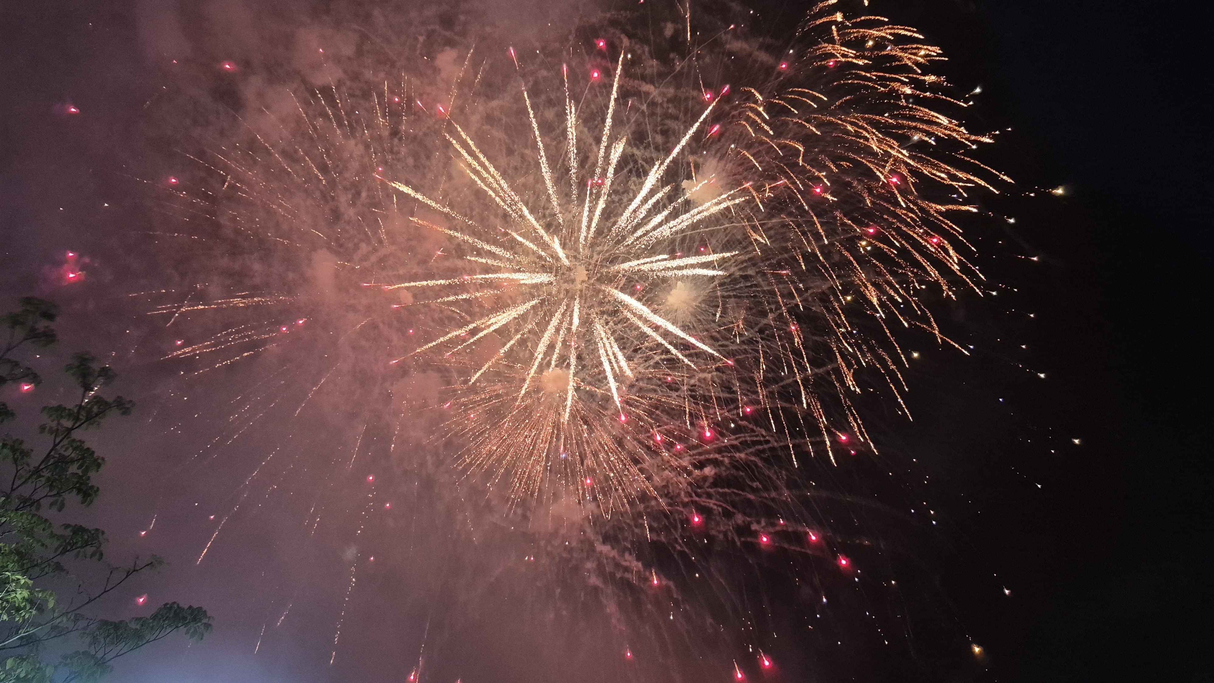 Lei passa proibir venda e uso de fogos de artifício com barulho acima de 70 decibéis em Teresina; entenda