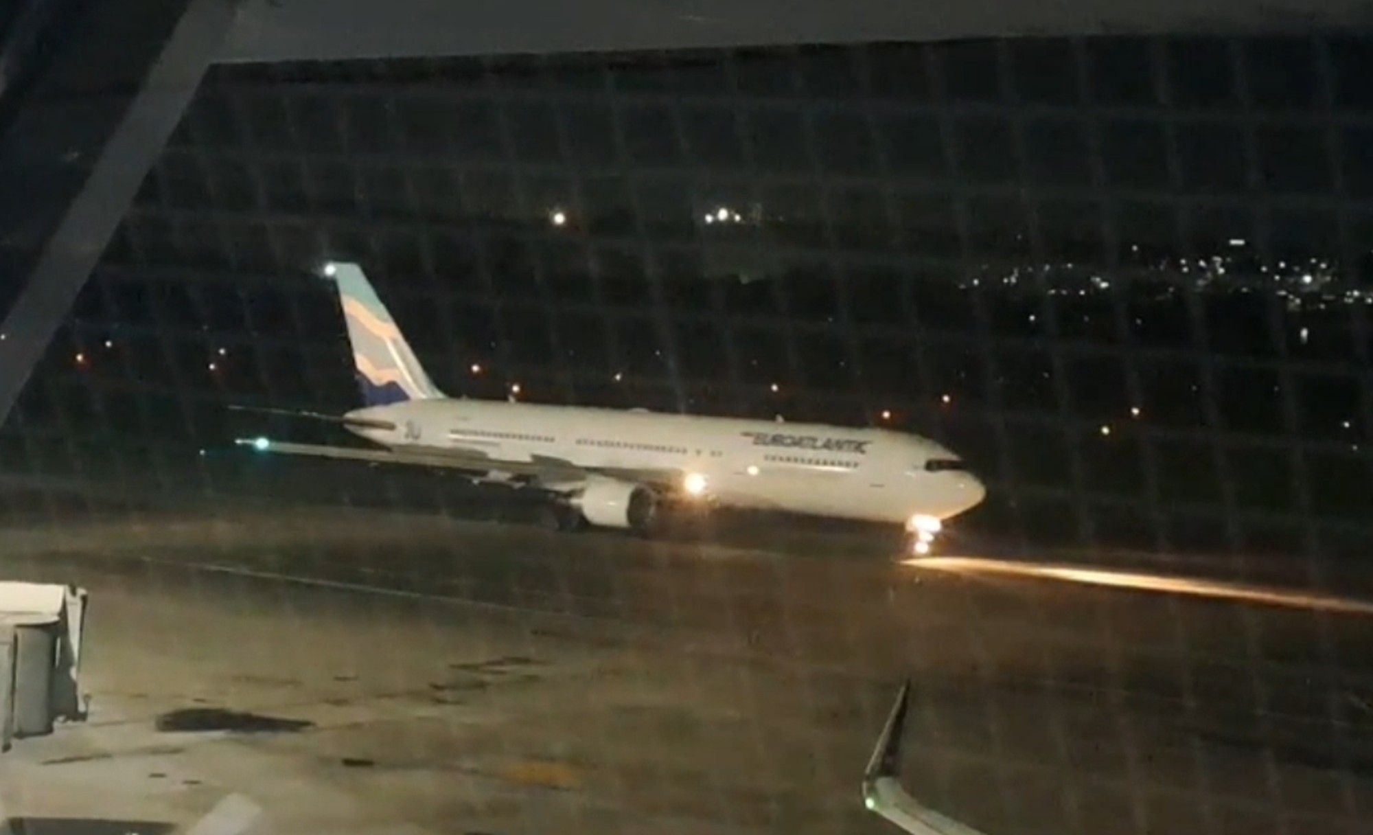 Voo inaugural entre o Recife e Madri tem problema e avião dá voltas até voltar a aeroporto