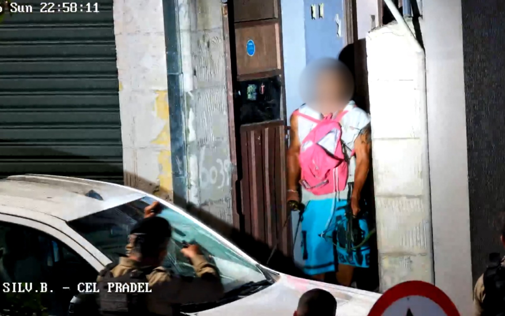 VÍDEO: Homem é preso com espada, facas e até besta no Centro de Pouso Alegre, MG