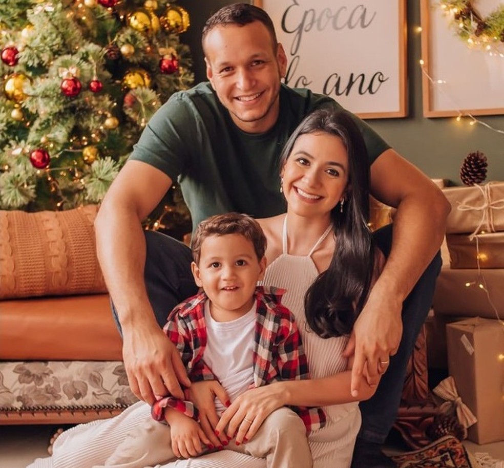 As vtimas foram identificadas como Fabio Christian Moreira de Sousa, Ana Karla Ortiz da Silva e o filho, Gabriel Ortiz de Sousa.  Foto: Reproduo