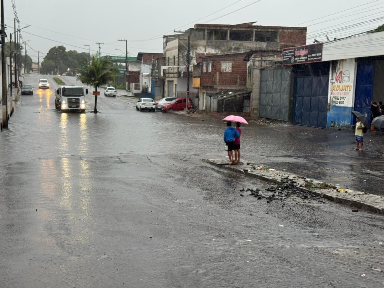 Chuva passa de 100 mm em bairros de Natal; veja acumulados